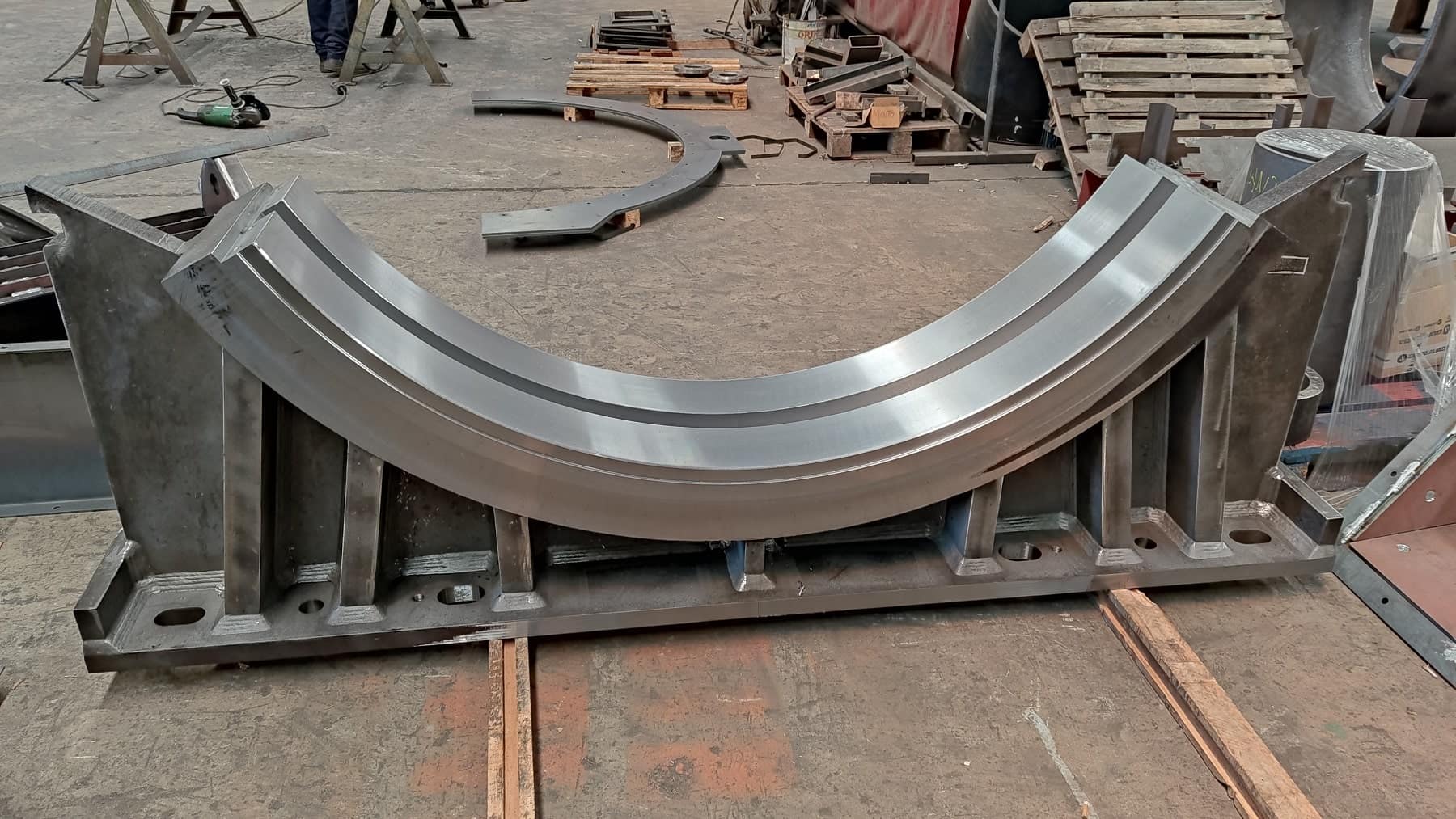 Semicirculo de pieza de acero inoxidable